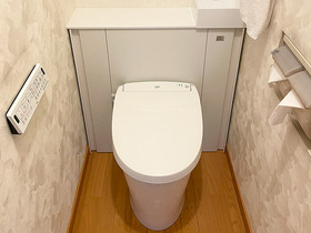 トイレリフォームすっきり収納できるスタイリッシュなトイレ