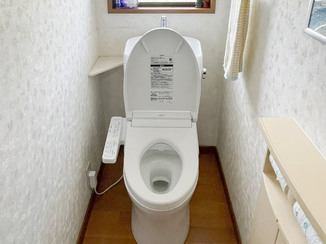 トイレリフォーム 空間を明るくするホワイトのトイレ