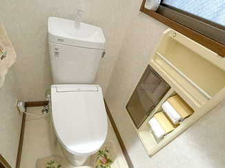 トイレリフォーム 内装もあわせて一新した、快適なトイレ