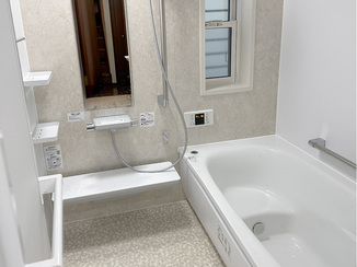 バスルームリフォーム 段差を解消した、あたたかいバリアフリーバスルーム