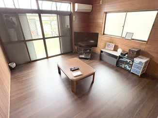 内装リフォーム 傷んだ床を補修し、安心・快適なフローリング