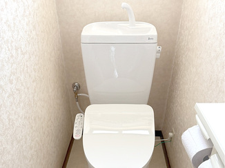 トイレリフォーム 床もあわせて一新！すっきりきれいなレストルーム